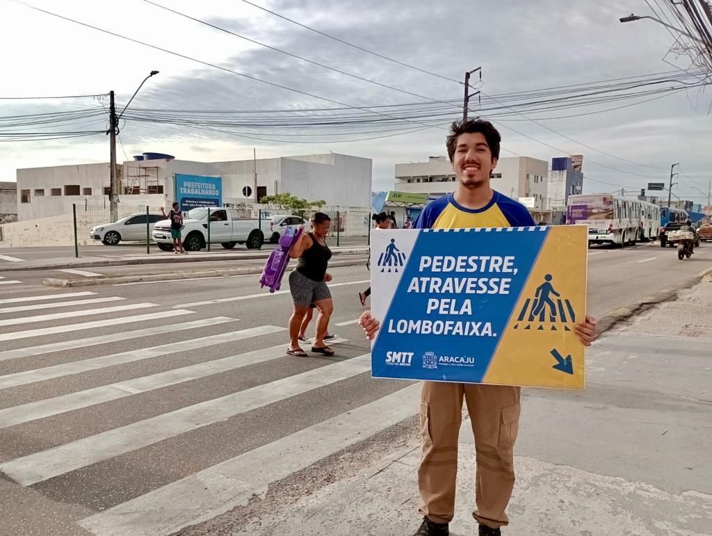 Em ação educativa na José Carlos Silva, SMTT reforça importância do respeito à faixa de pedestre - SMTT Aracaju